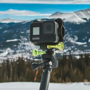 Magnetic gopro mount 11 SNAP Mount on the snow mountain 1